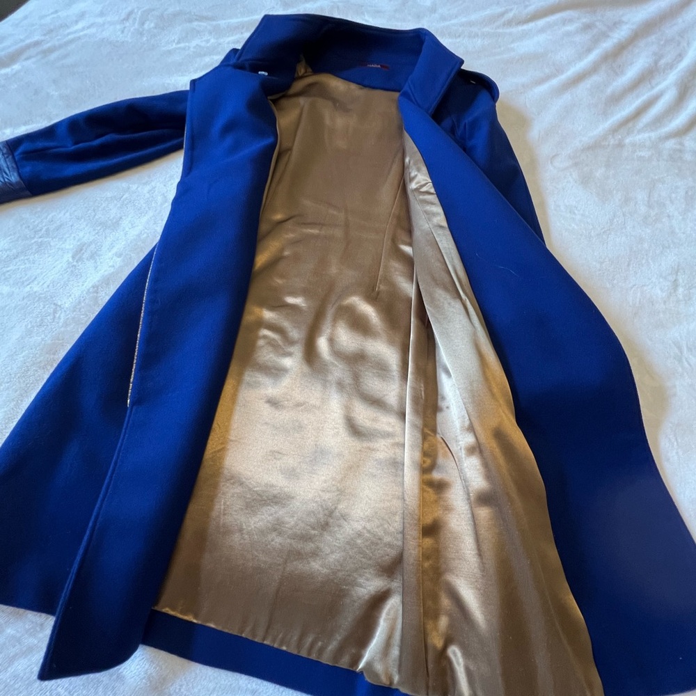 Gorgeous Sapphire Blue Designer Coat with Gold Lining - Picture 15 of 15